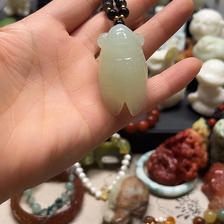 蛇纹石玉吊坠未镶嵌