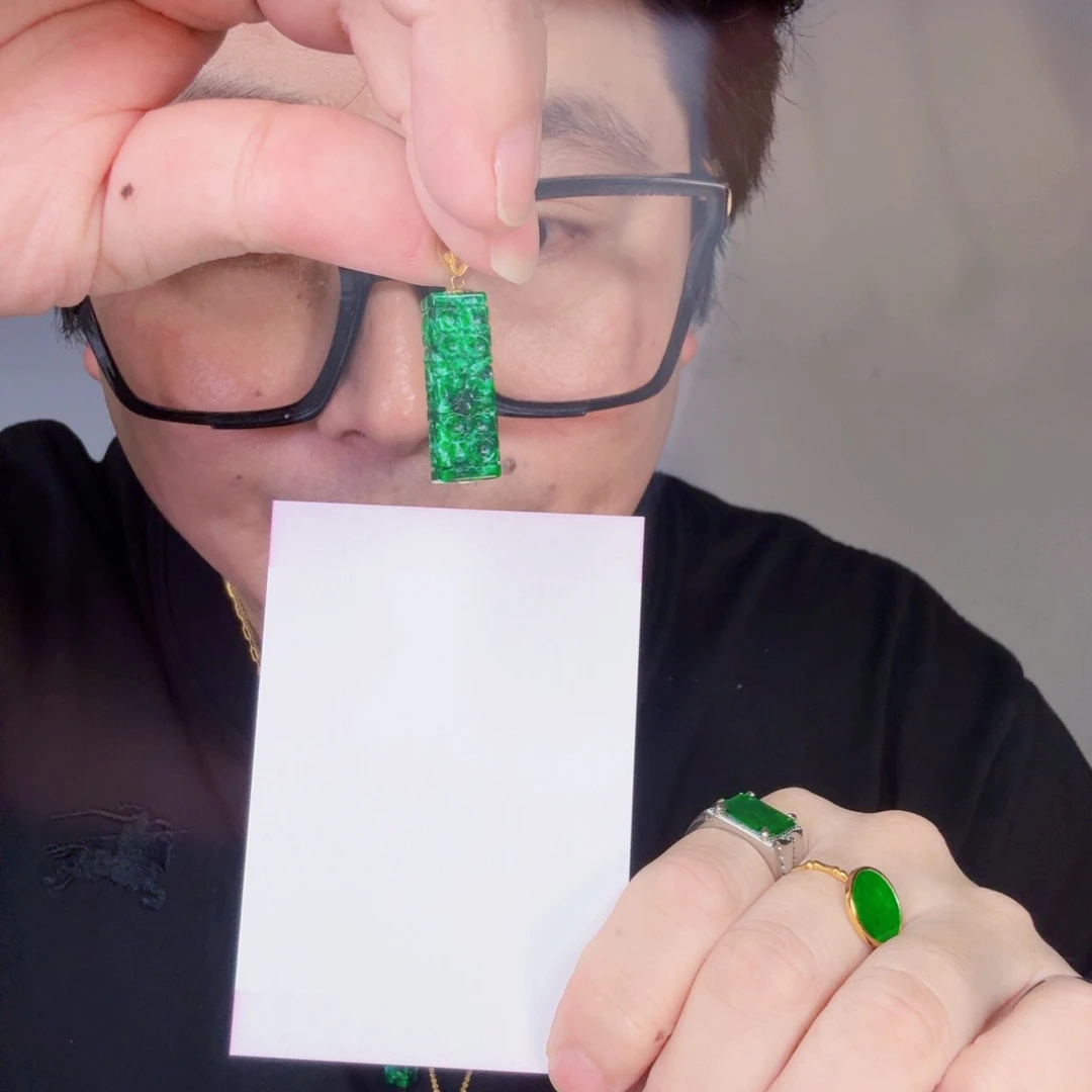 翡翠18K金镶嵌颈饰一件