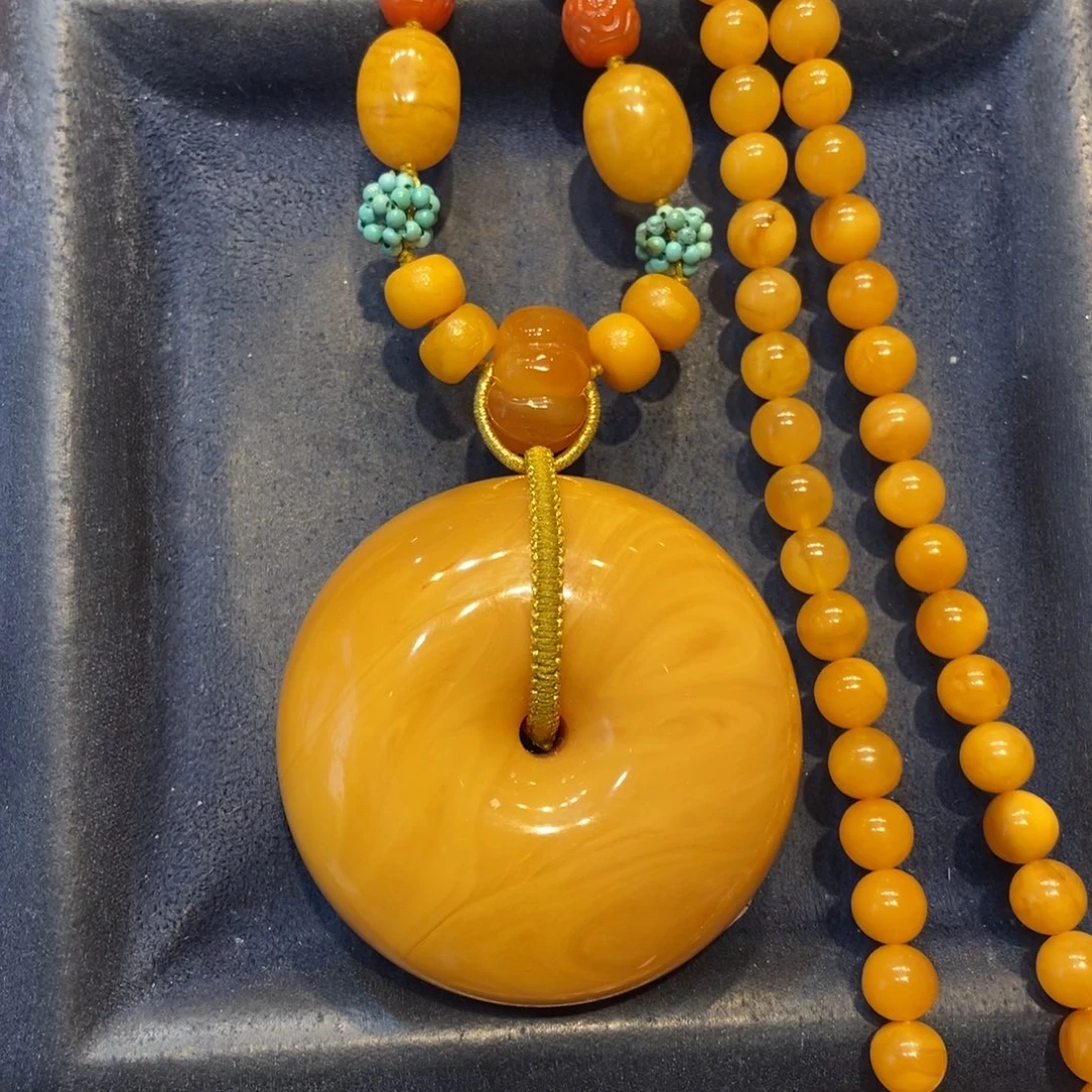 琥珀未镶嵌颈饰蜜蜡
