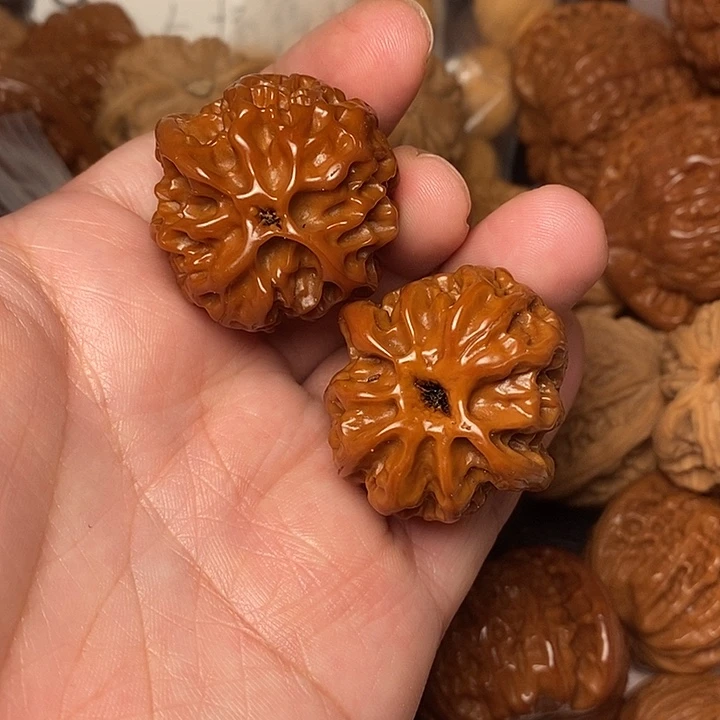 豆***.文玩核桃吊坠苹果35