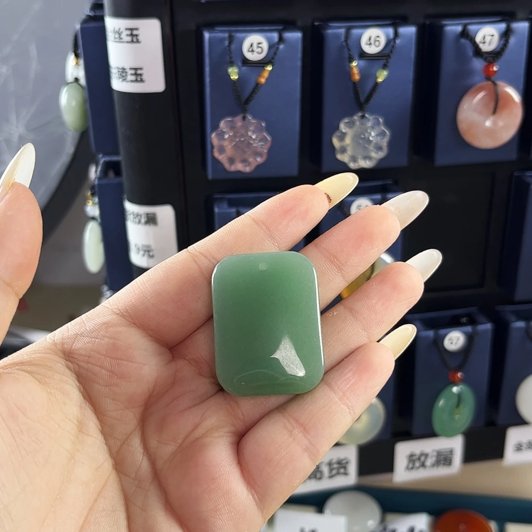 9***0石英质玉未镶嵌颈饰