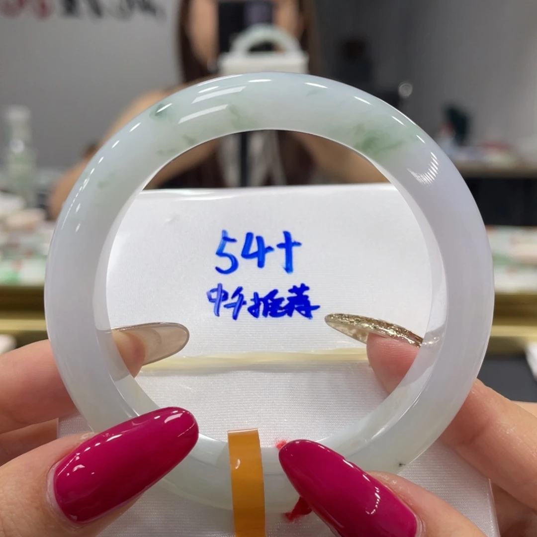 翡翠手镯未镶嵌翡翠