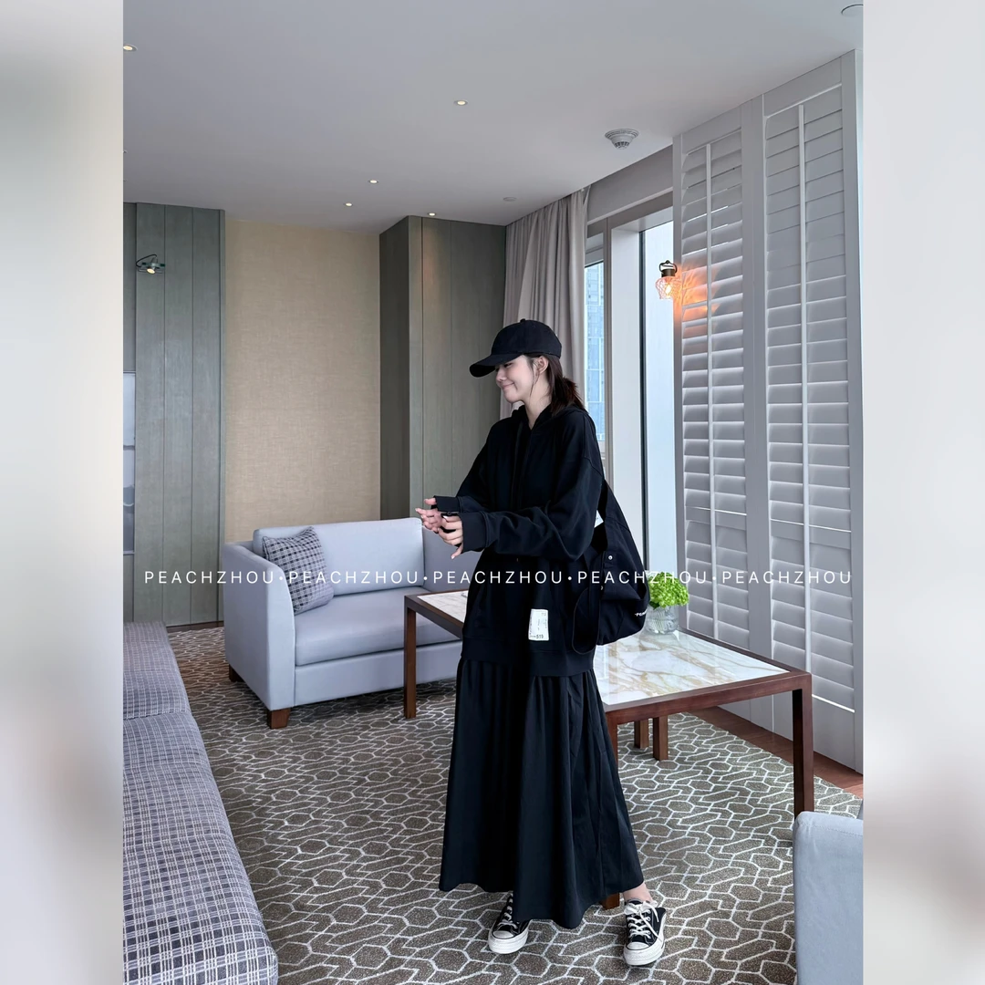 『PEACHZHOU』贴标磨破调节扣袖口宽松连帽毛圈卫衣拼接长款连衣裙