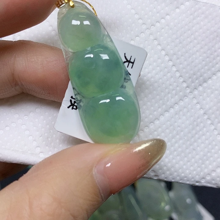 翡翠未镶嵌颈饰挂件