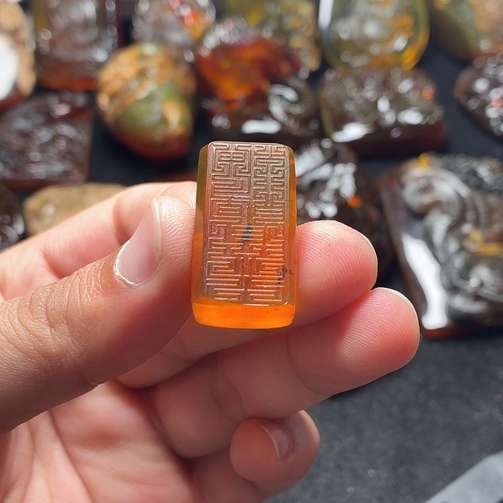 琥珀未镶嵌颈饰105