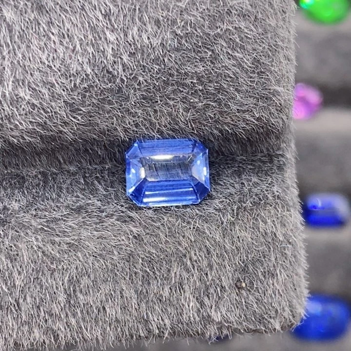 裸石蓝宝石1.54克拉天空蓝蓝宝石
