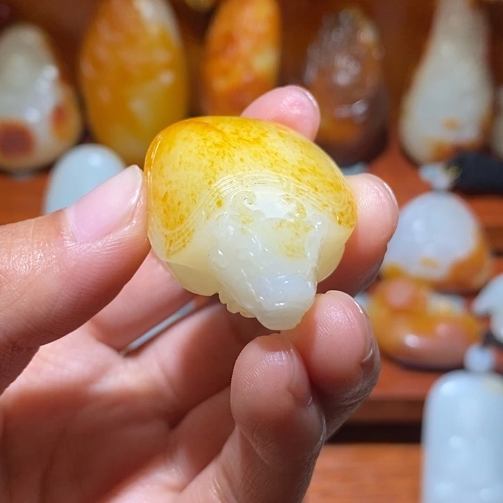 小***志和田玉未镶嵌颈饰