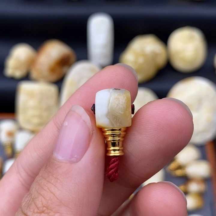 琥珀未镶嵌裸石9三通c268