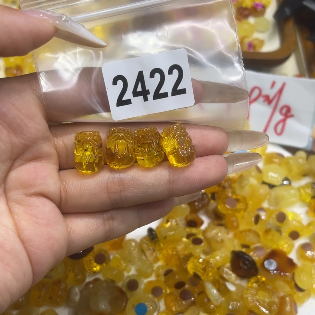 上***A琥珀未镶嵌珠宝奇石