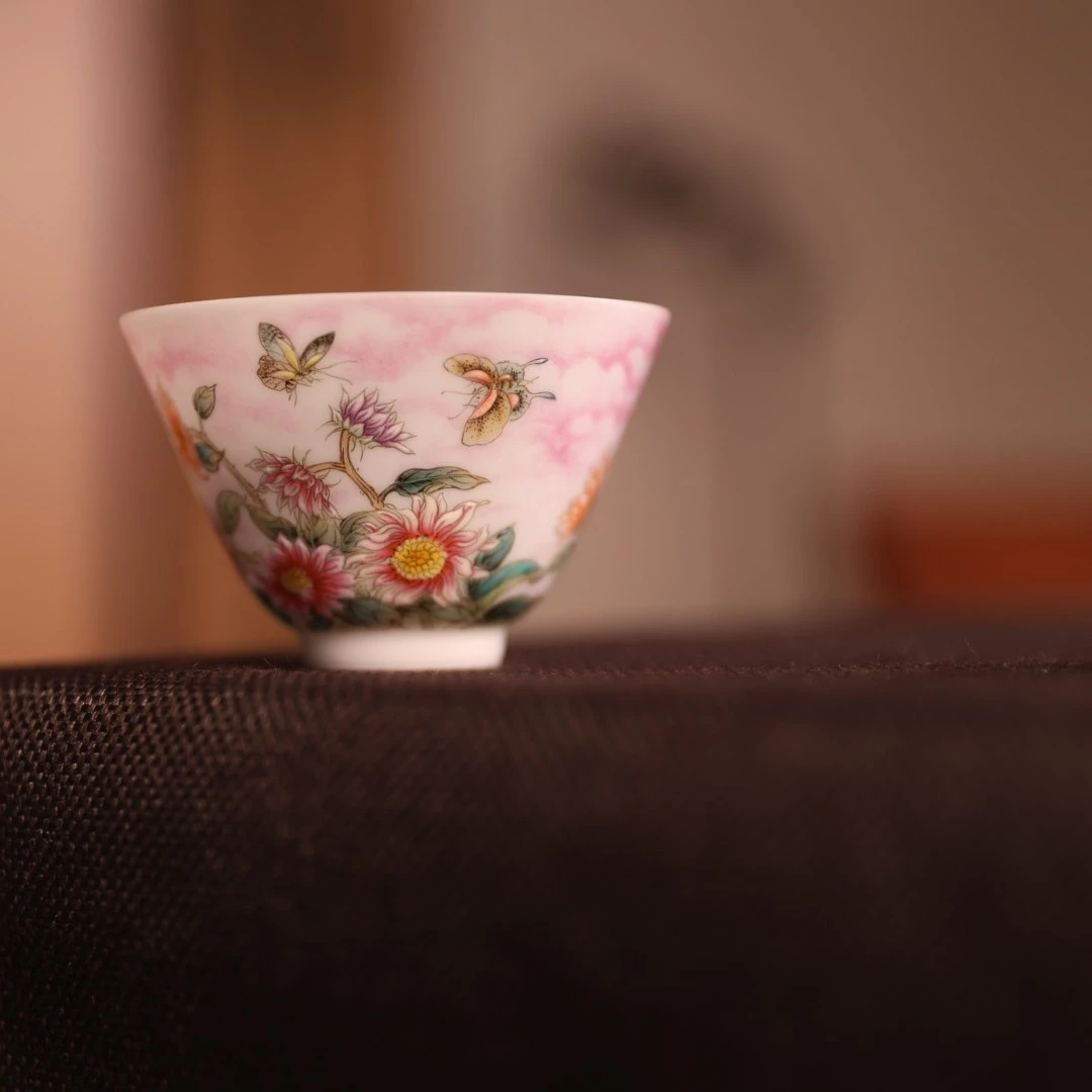 熊友根窑薄胎粉彩三秋杯蝴蝶和向日葵蝶恋花手绘陶瓷手工彩杯