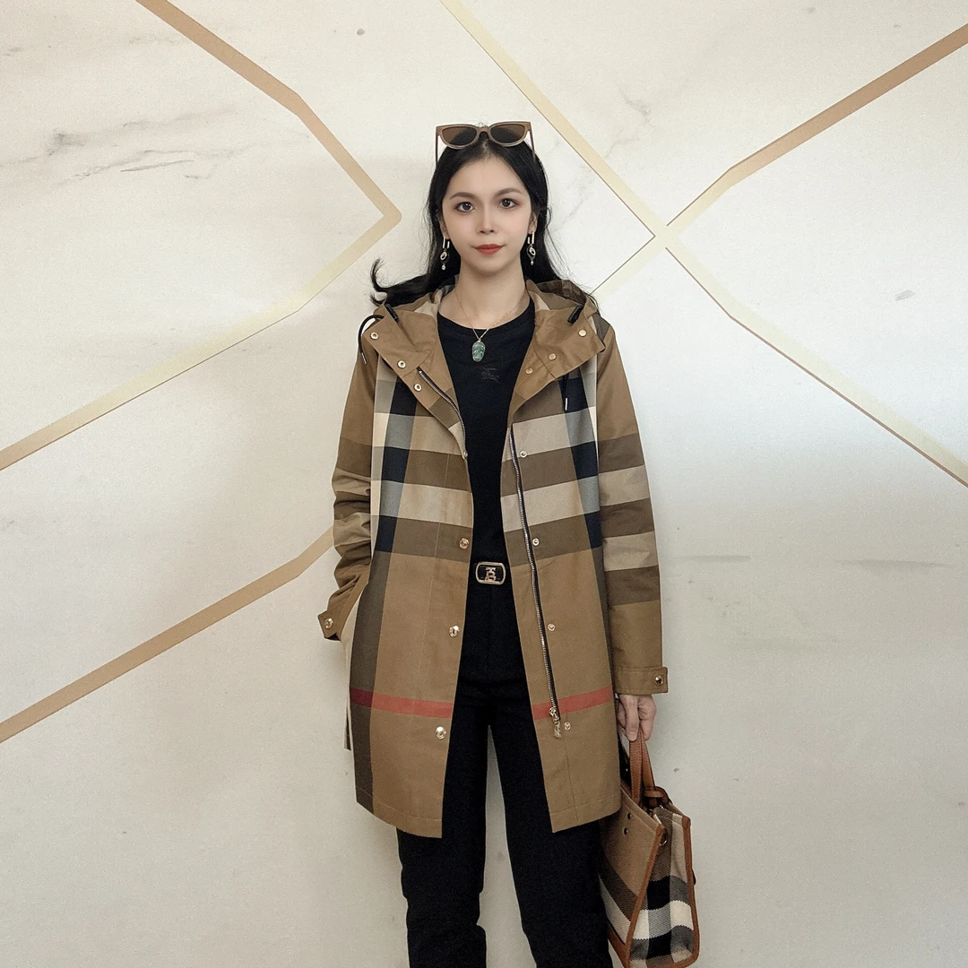 秋春季新款时尚条纹大衣减龄休闲百搭连帽女士高端中长款风衣外套