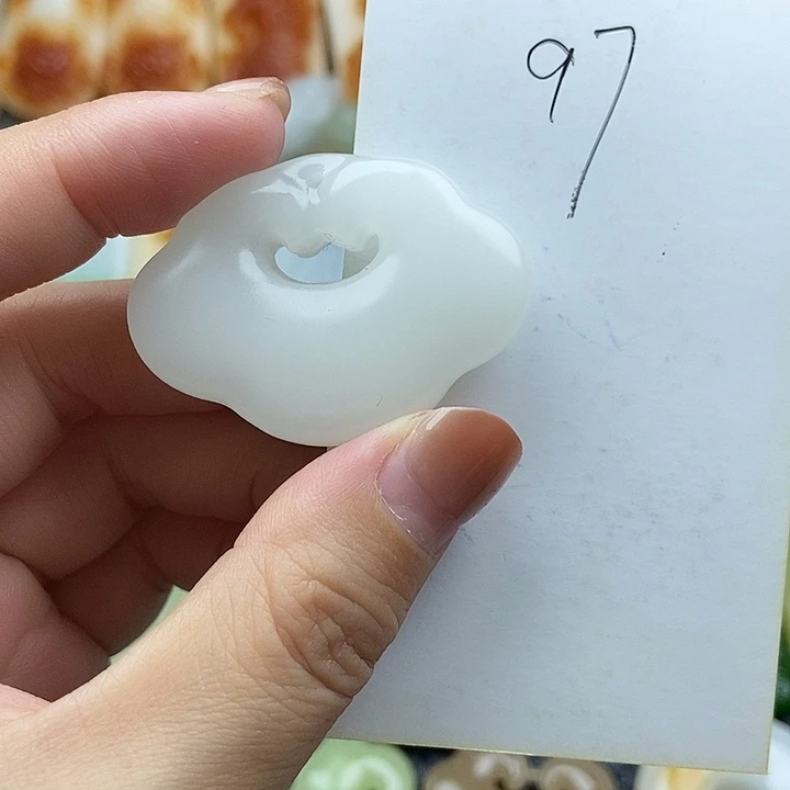 石英质玉未镶嵌颈饰