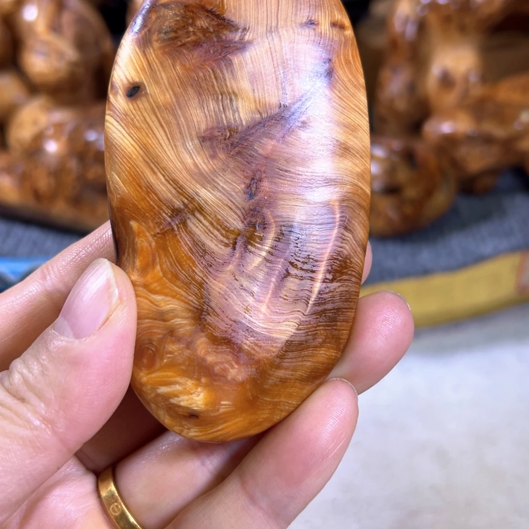 银***君柏木随行摆件手把件