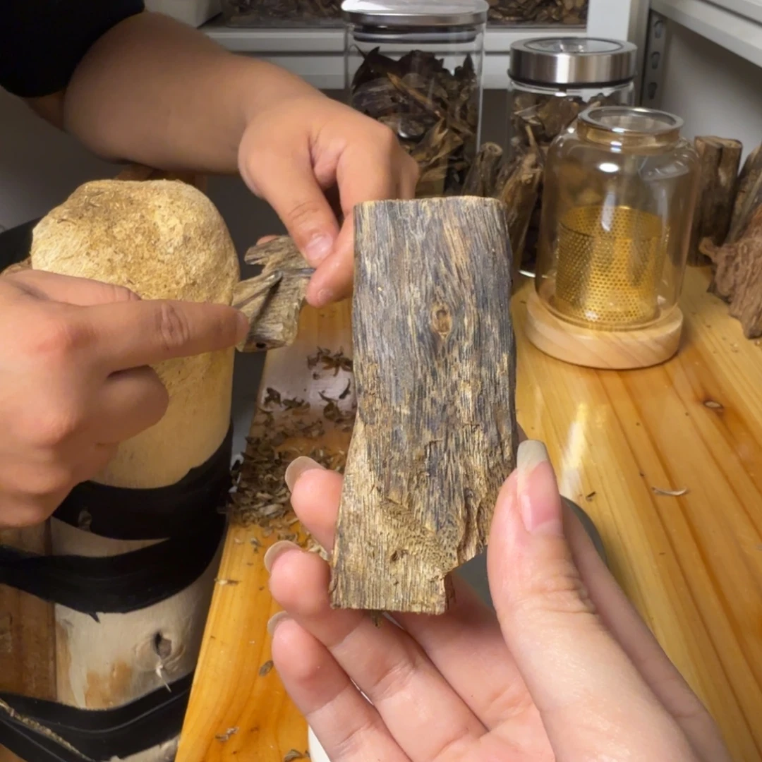 沉香篮宝石虫漏香15克