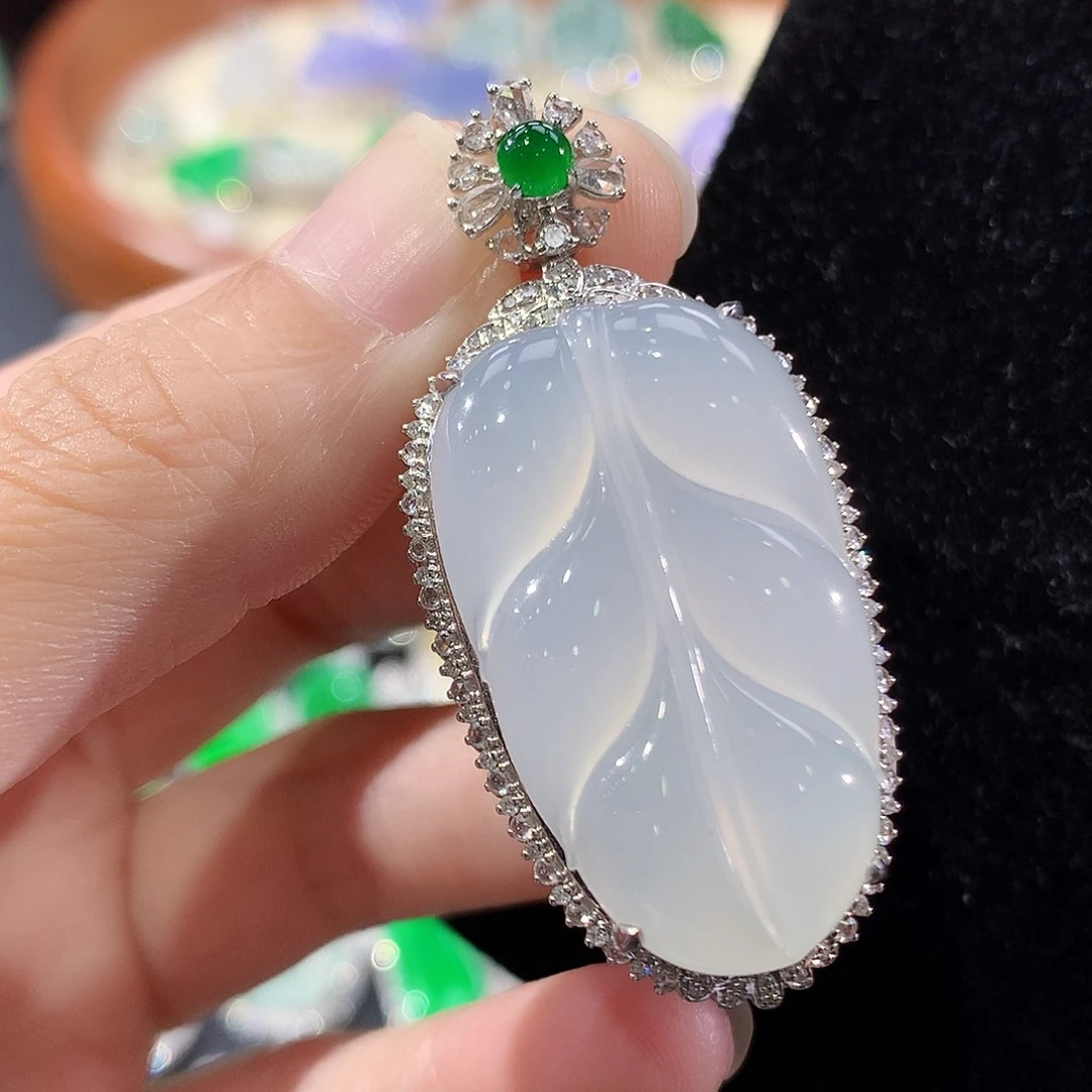 翡翠18K金镶嵌颈饰