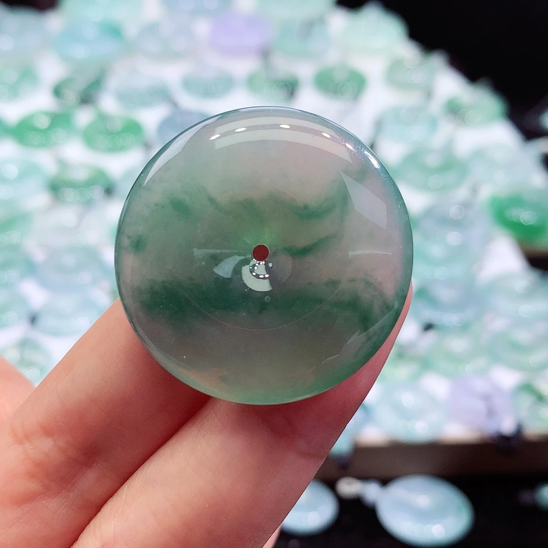 颈饰足铂镶嵌翡翠33.5