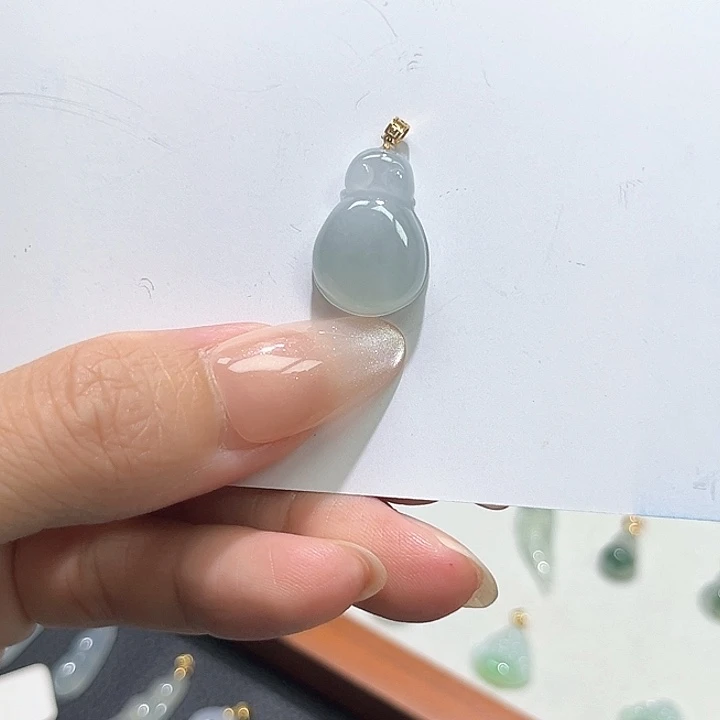 颈饰18K金镶嵌翡翠
