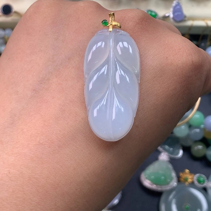 翡翠18K金镶嵌颈饰树叶