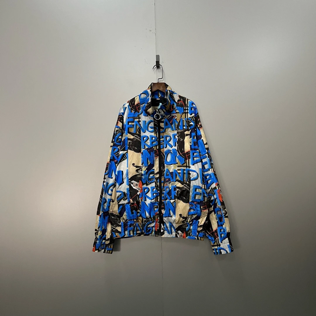 95新 BURBERRY/博柏利 (ll) 涂鸦字母满印拉链夹克 52码/200553