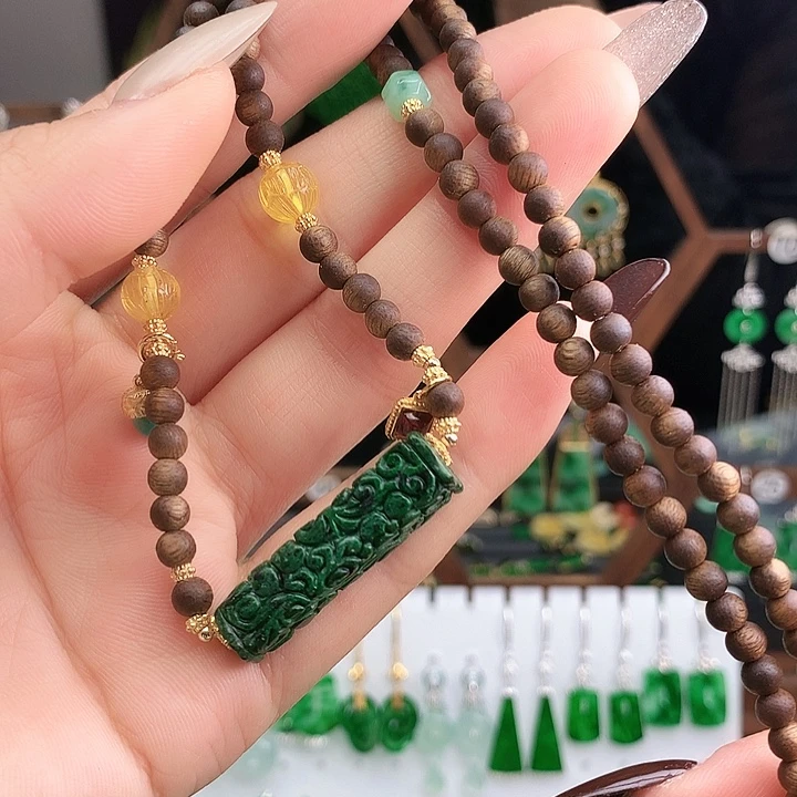 翡翠未镶嵌颈饰吊坠