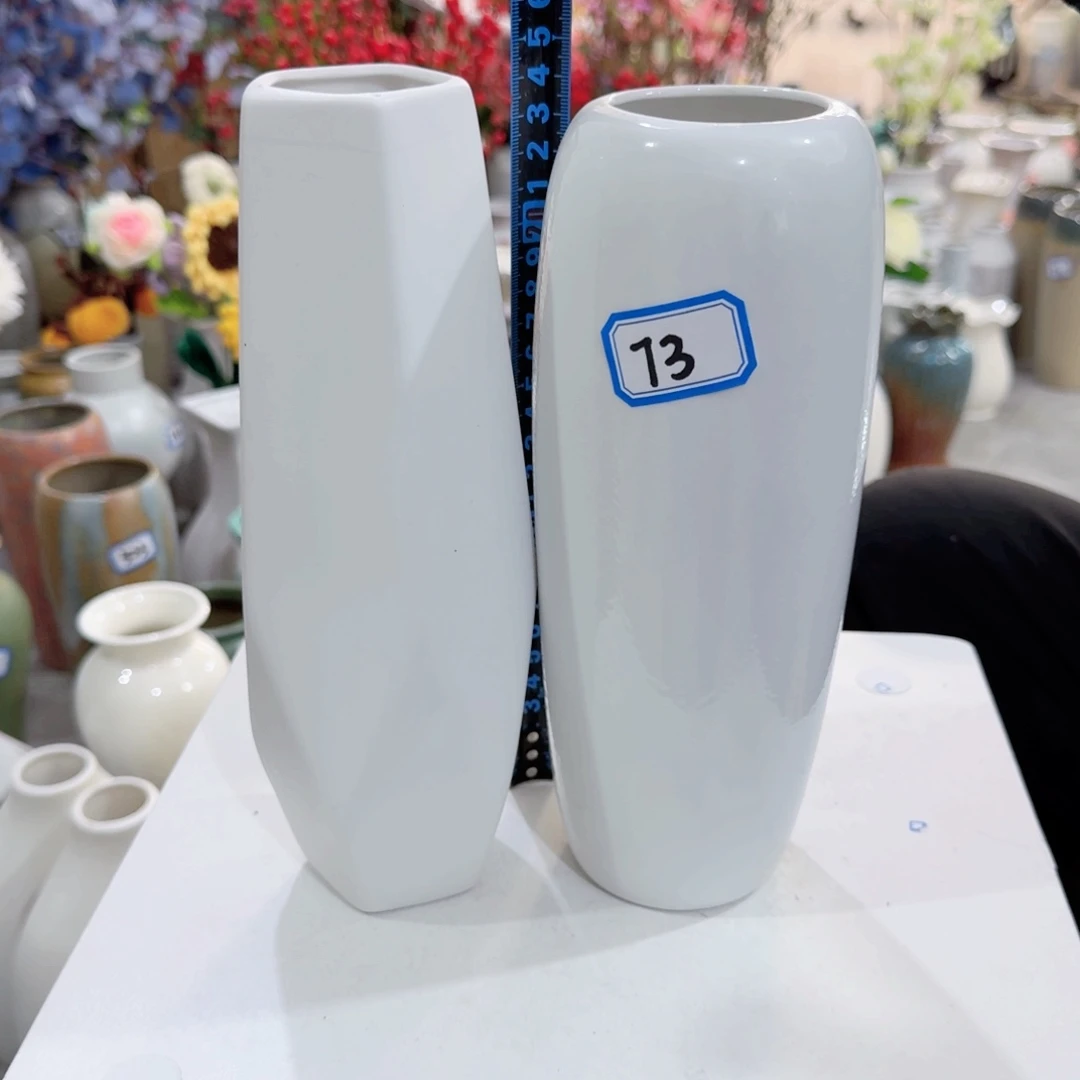 73号一对陶瓷高24厘米瑕疵