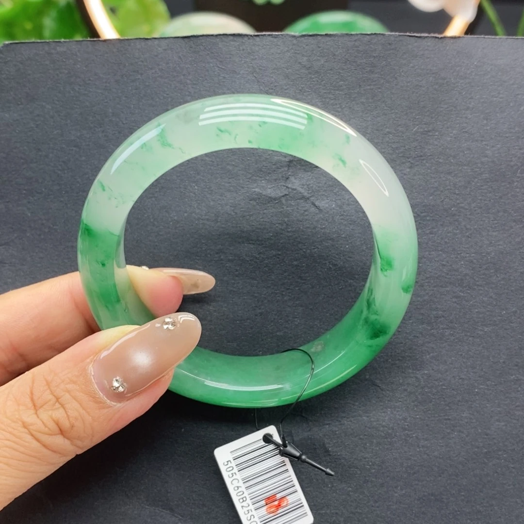 石英质玉手镯未镶嵌L****?