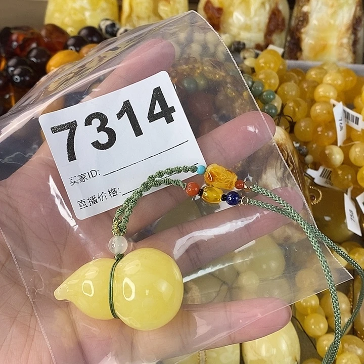 蜜蜡未镶嵌珠宝奇石