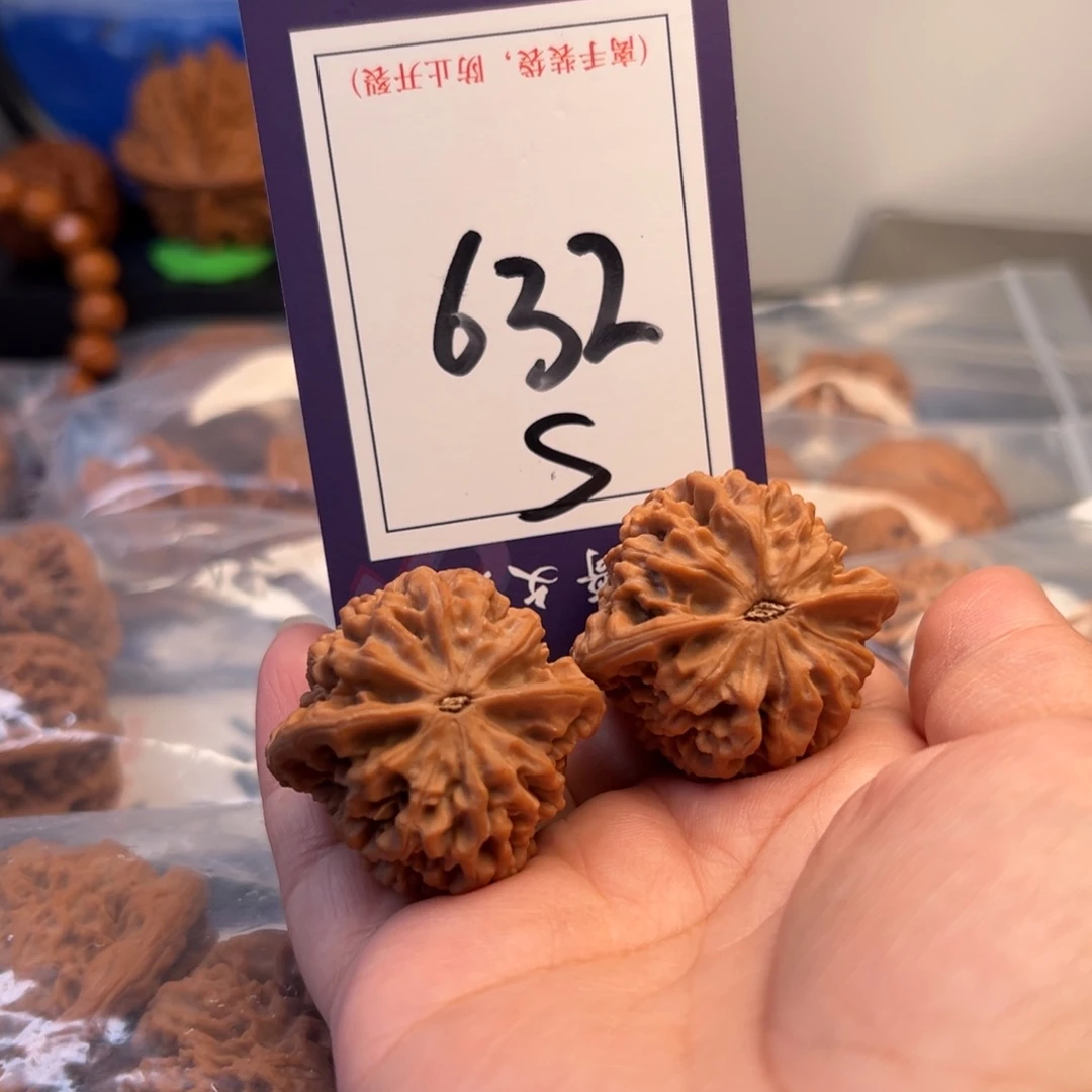 小***g把件桃核632号秦闷36