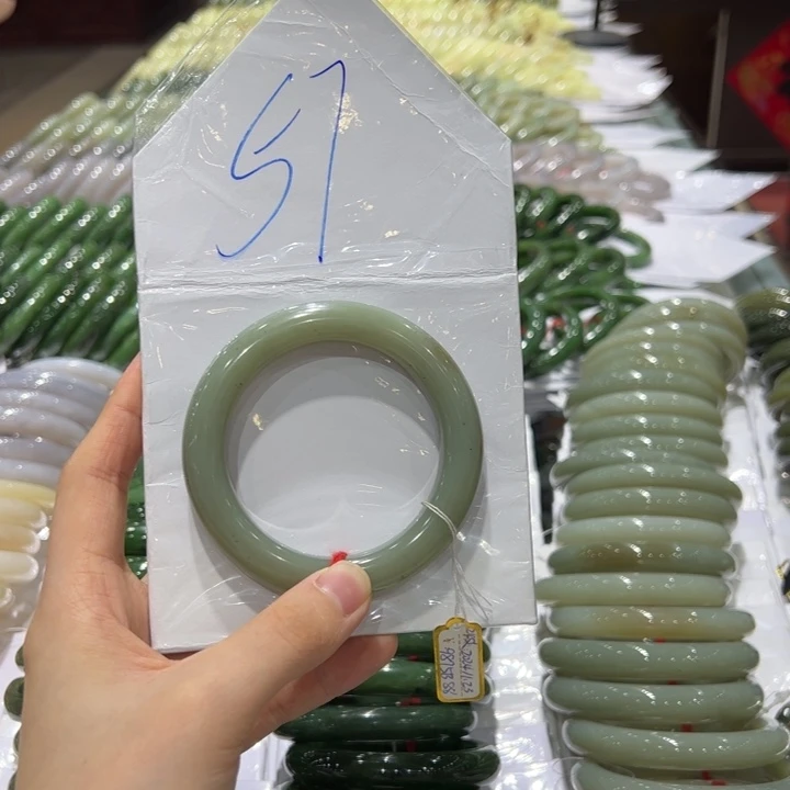 和田玉未镶嵌手镯和田玉