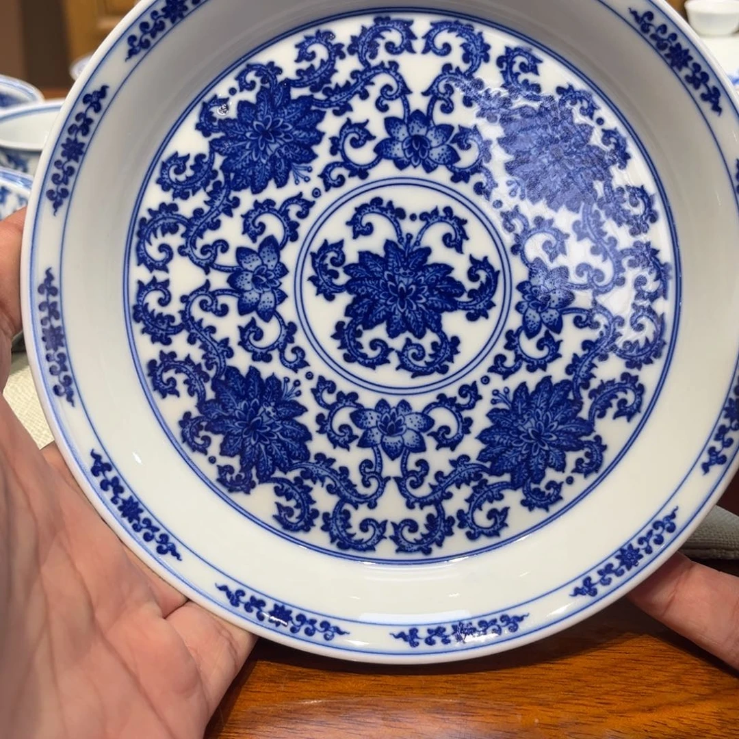 青花缠枝莲壶承一块