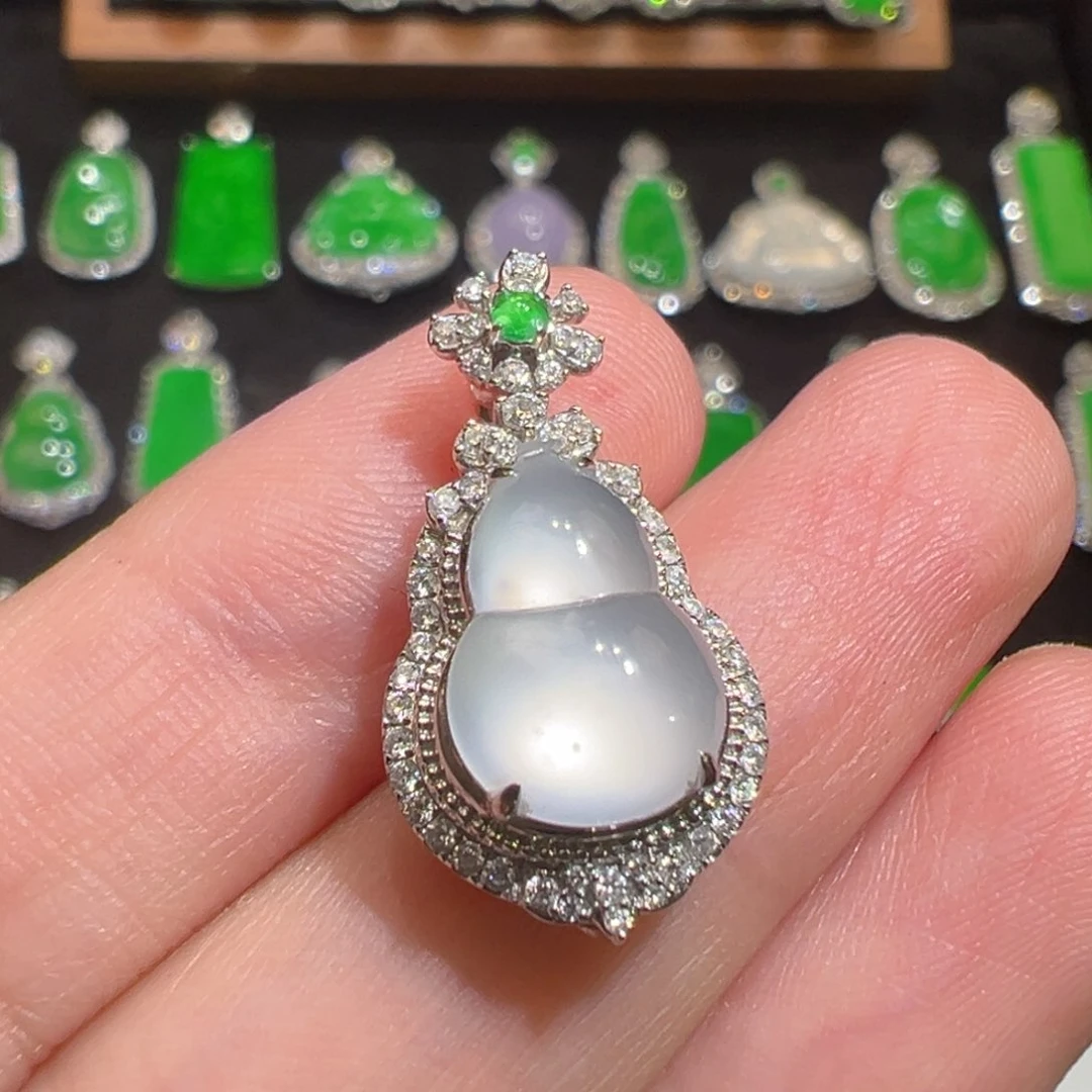 翡翠18K金镶嵌颈饰收到货48小时鉴赏期