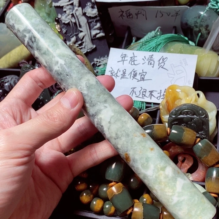 蛇纹石玉颈饰未镶嵌