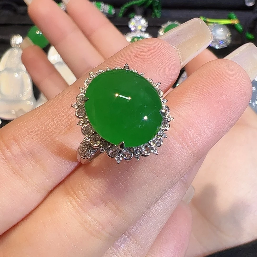 翡翠戒指18K金镶嵌蛋面