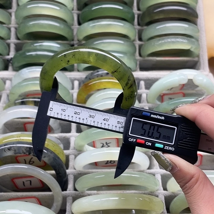 蛇纹石玉未镶嵌手镯36