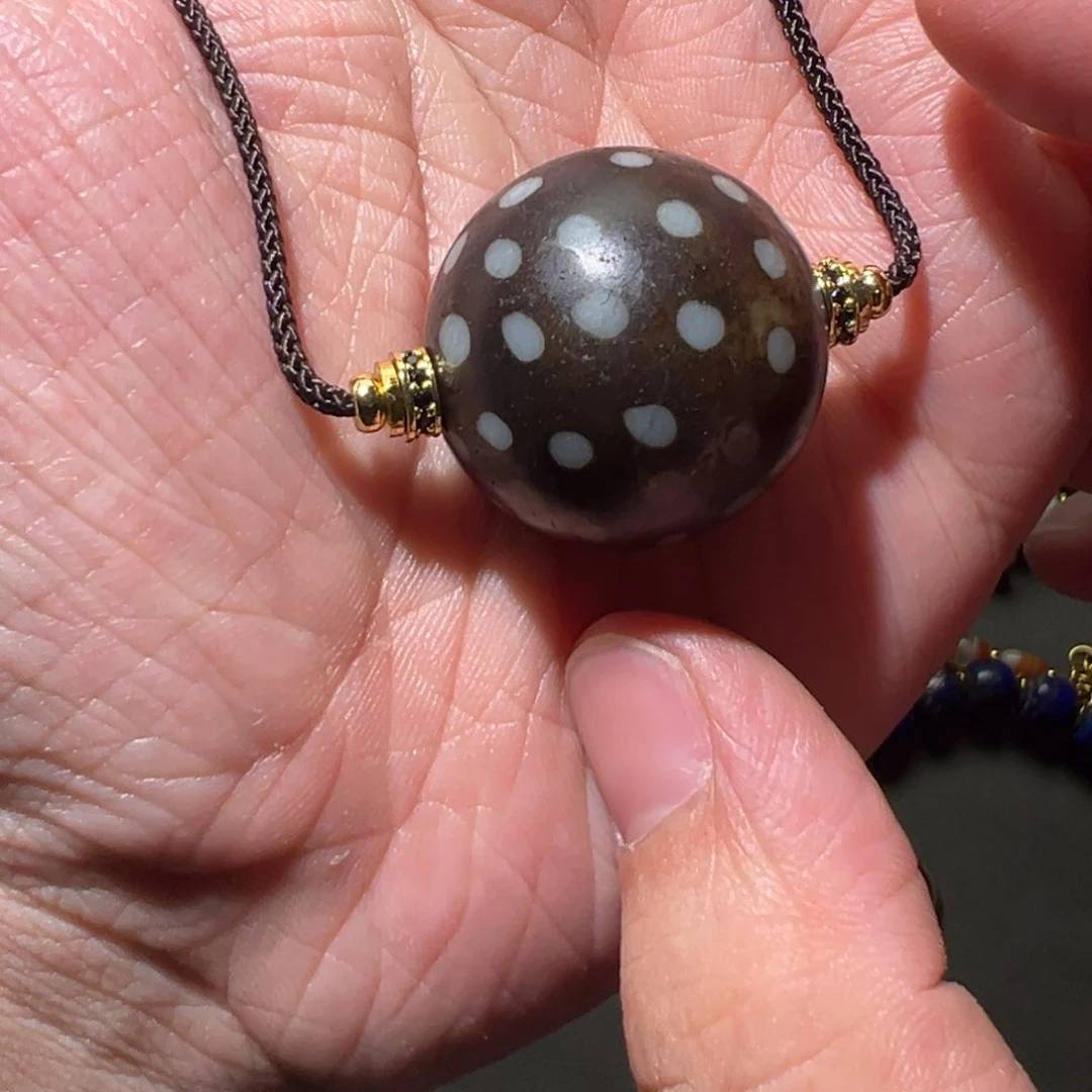 琉璃颈饰各种各样