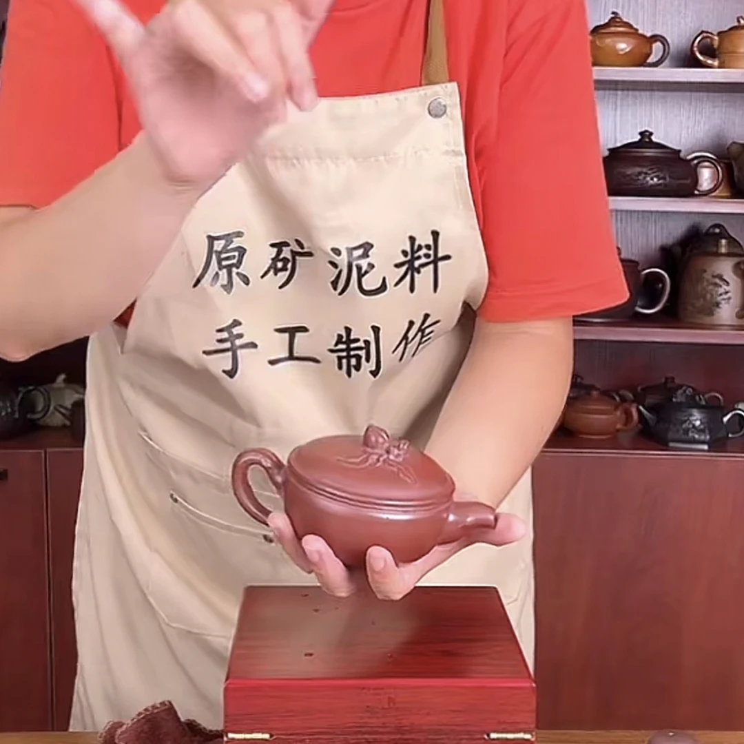 宜兴龙血砂寿桃紫砂壶