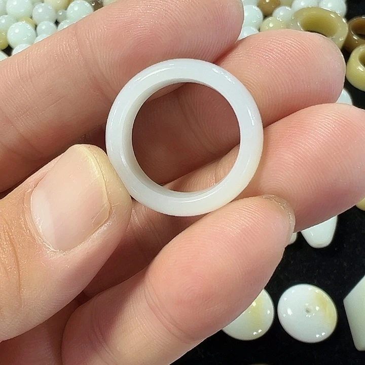 和田玉未镶嵌戒指