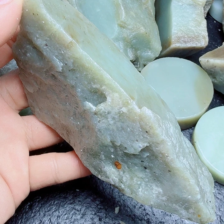 未镶嵌和田玉（糖玉）珠宝奇石