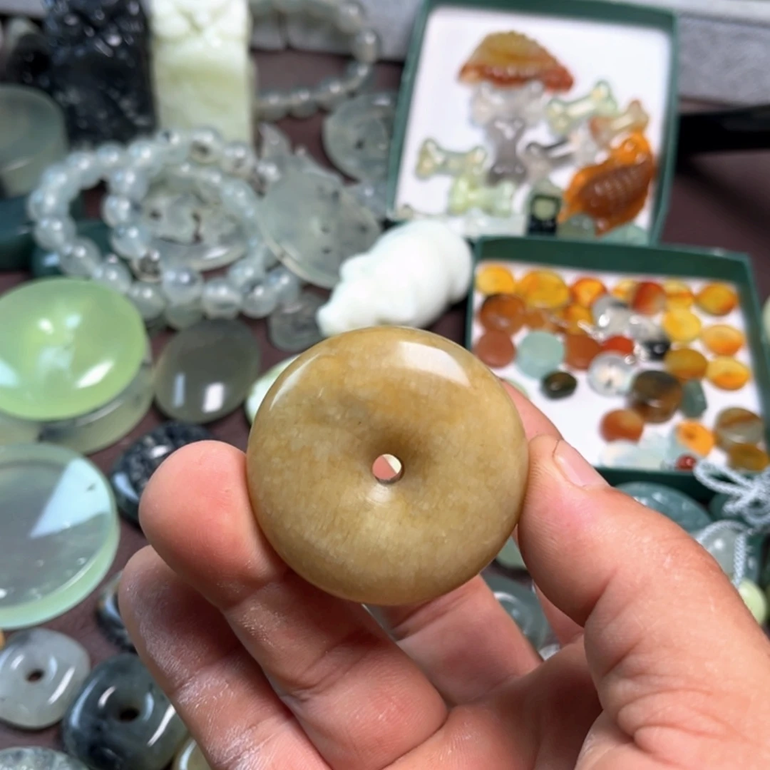 蛇纹石玉未镶嵌挂件