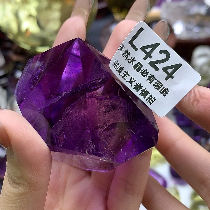 莉***芳水晶珠宝半成品未镶嵌摆件