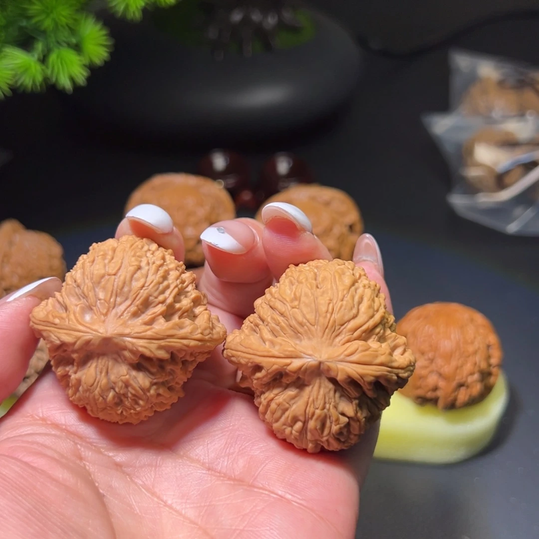 大***岸文玩核桃吊坠南疆石42