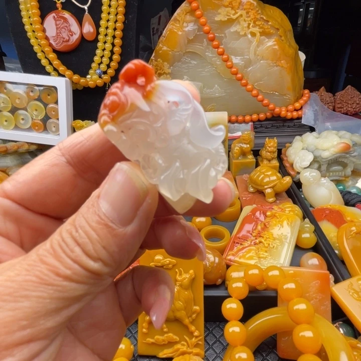 石英质玉（黄龙玉）合金颈饰