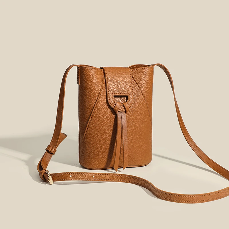 新款包斜挎洋气散步手机水桶包女士包包红色包包时尚休闲手机包