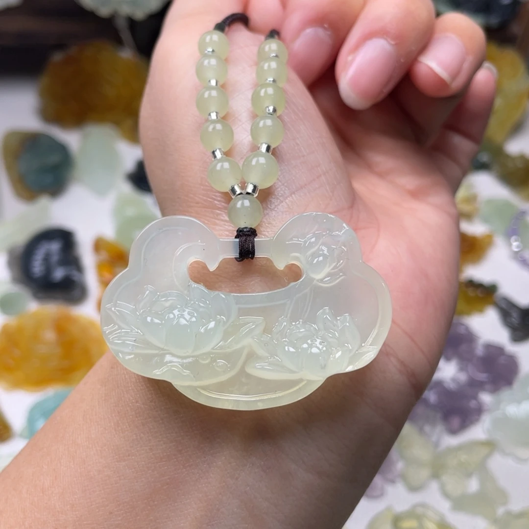 蛇纹石玉颈饰未镶嵌