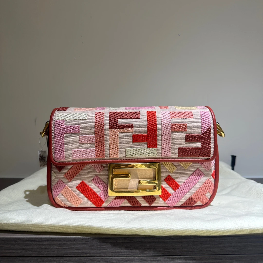 95新 FENDI/芬迪 11957070/KIKIFIFI/手提法棍包