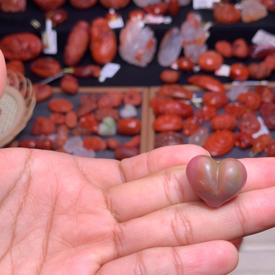 萌***福南红玛瑙未镶嵌珠宝半成品盐源屁桃