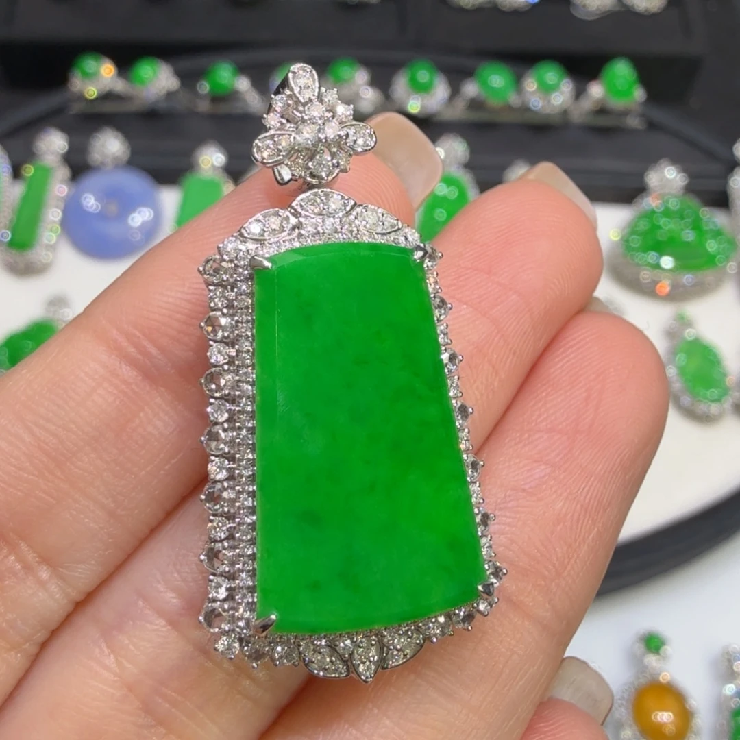 翡翠18K金镶嵌颈饰收到货48小时鉴赏期