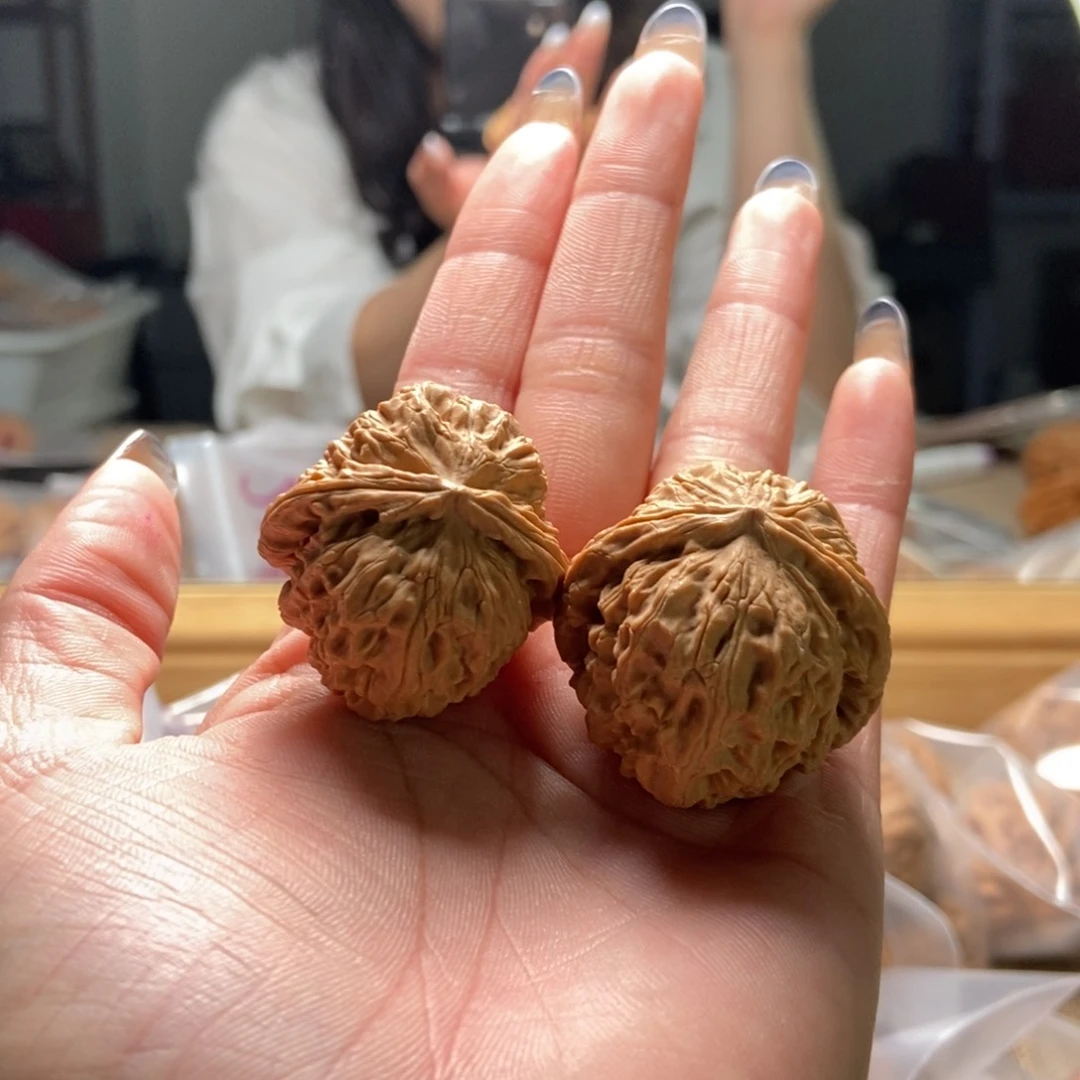 文玩核桃吊坠白狮子26