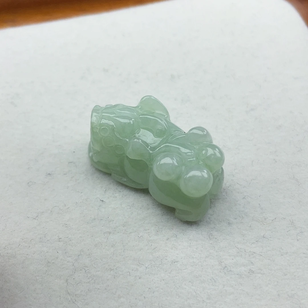 翡翠未镶嵌挂件4640