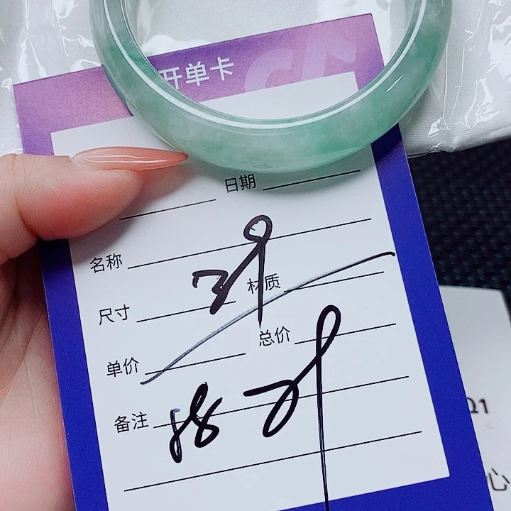 翡翠未镶嵌手镯（圆镯）